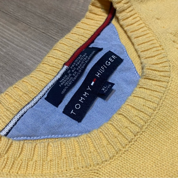 Yellow Tommy Hilfigure Crewneck Sweater SZ XL - Picture 3 of 8